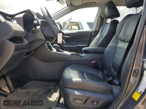 2024 Toyota RAV4 XLE Premium z VIN 2T3C1RFV3RW344089, wystawiony jako Copart lot #61747485 z przebiegiem 18 447 mil mil oraz Szkoda całkowita • Salvage title. Historia ofert i sprzedaży dostępna na DreamBid. Obrazek 7.