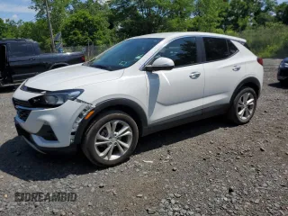 2022 Buick Encore GX Preferred z VIN KL4MMCSL4NB053188, wystawiony jako Copart lot #62173455 z przebiegiem 64 494 mil mil oraz Szkoda całkowita • Salvage title. Historia ofert i sprzedaży dostępna na DreamBid. Obrazek 1.