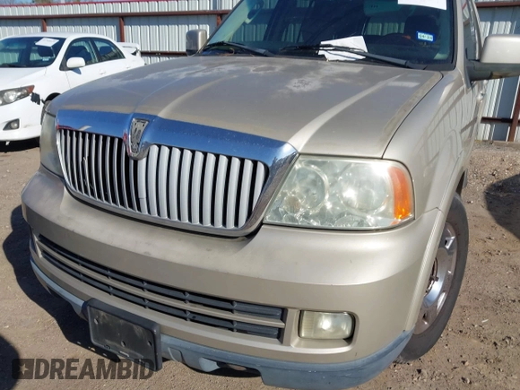 2005 Lincoln Navigator Luxury with VIN 5LMFU28555LJ01074, listed as a IAAI auction lot 41755441 with 187,527 mi miles. Bid and sale history available at carsss.com. Image 6.