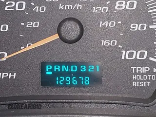 2004 Chevrolet Express Cargo Van with VIN 1GCGG25U641135906, listed as a IAAI auction lot 42038768 with 129,677 mi miles. Bid and sale history available at carsss.com. Image 12.