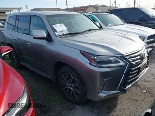 2021 Lexus LX 570 z VIN JTJDY7AX9M4335171, wystawiony jako IAAI lot #41754348 z przebiegiem 32 119 mil mil oraz . Historia ofert i sprzedaży dostępna na DreamBid. Obrazek 1.