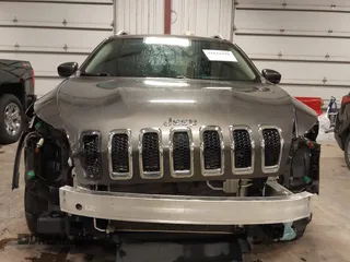 2018 Jeep Cherokee Limited with VIN 1C4PJMDX7JD535623, listed as a IAAI auction lot 41824338 with 99,992 mi miles. Bid and sale history available at carsss.com. Image 6.