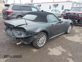 2017 FIAT 124 Spider Elaborazione Abarth z VIN JC1NFAEK8H0106578, wystawiony jako IAAI lot #41553055 z przebiegiem 52 803 mil mil oraz . Historia ofert i sprzedaży dostępna na DreamBid. Obrazek 4.