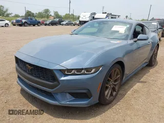 2024 Ford Mustang EcoBoost z VIN 1FA6P8TH1R5108414, wystawiony jako IAAI lot #42216812 z przebiegiem Nie podano mil oraz . Historia ofert i sprzedaży dostępna na DreamBid. Obrazek 2.