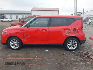 2020 Kia Soul S with VIN KNDJ23AU0L7731797, listed as a IAAI auction lot 41509315 with 110,390 mi miles. Bid and sale history available at carsss.com. Image 6.