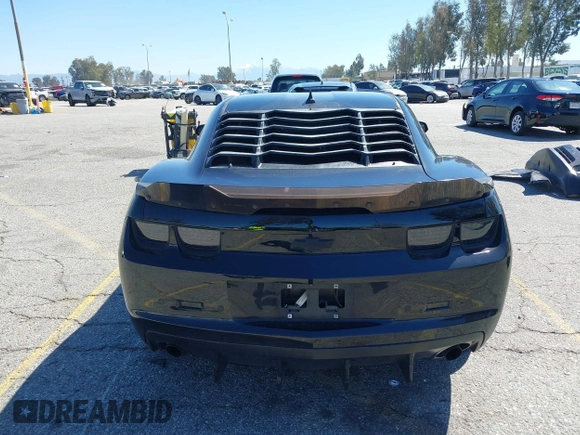 2013 Chevrolet Camaro LT z VIN 2G1FC1E30D9128690, wystawiony jako IAAI lot #41856470 z przebiegiem 139 573 mil mil oraz . Historia ofert i sprzedaży dostępna na DreamBid. Obrazek 17.