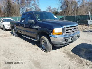 2001 Ford Super Duty F-250 XL with VIN 1FTNX21L51EC28036, listed as a IAAI auction lot 41768113 with 141,603 mi miles. Bid and sale history available at carsss.com. Image 1.