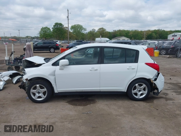 2009 Nissan Versa S с VIN 3N1BC13E29L372004, выставлен на аукционе IAAI как лот 42238770 с пробегом 100 951 миль миль и . История ставок и продаж доступна на DreamBid. Изображение 15.