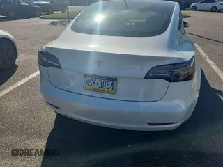 2020 Tesla Model 3 Long Range z VIN 5YJ3E1EB3LF646315, wystawiony jako IAAI lot #42398524 z przebiegiem 51 652 mil mil oraz . Historia ofert i sprzedaży dostępna na DreamBid. Obrazek 18.