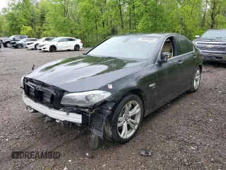 2012 BMW 5 Series 535i xDrive z VIN WBAFU7C58CDU58037, wystawiony jako Copart lot #56660905 z przebiegiem Nie podano mil oraz Czysty tytuł • Clean title. Historia ofert i sprzedaży dostępna na DreamBid. Obrazek 1.