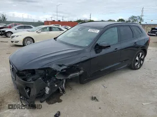 2024 Volvo XC60 Recharge Plug-In Hybrid Plus Dark Theme with VIN YV4H60DL2R1719759, listed as a Copart auction lot 83295824 with 10,051 mi miles and Salvage Title. Bid and sale history available at carsss.com. Image 1.