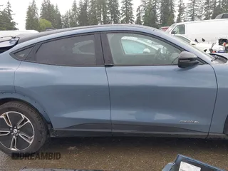2023 Ford Mustang Mach-E Premium z VIN 3FMTK3S51PMA84141, wystawiony jako IAAI lot #42375252 z przebiegiem 14 370 mil mil oraz . Historia ofert i sprzedaży dostępna na DreamBid. Obrazek 14.