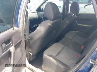 2008 Ford Focus SE z VIN 1FAHP35N38W110236, wystawiony jako IAAI lot #42055686 z przebiegiem 199 602 mil mil oraz . Historia ofert i sprzedaży dostępna na DreamBid. Obrazek 8.