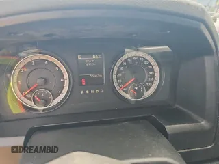 2023 Ram 1500 Tradesman z VIN 3C6JR6DG6PG541121, wystawiony jako IAAI lot #42516901 z przebiegiem 55 607 mil mil oraz . Historia ofert i sprzedaży dostępna na DreamBid. Obrazek 8.
