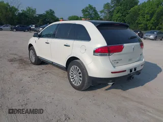 2012 Lincoln MKX z VIN 2LMDJ6JK6CBL11503, wystawiony jako IAAI lot #42418489 z przebiegiem 85 886 mil mil oraz . Historia ofert i sprzedaży dostępna na DreamBid. Obrazek 3.