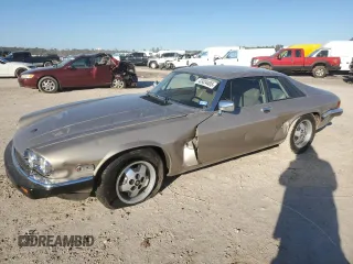 1988 Jaguar XJS z VIN SAJNA5848JC139690, wystawiony jako Copart lot #42424405 z przebiegiem 68 964 mil mil oraz Szkody całkowita. Historia ofert i sprzedaży dostępna na DreamBid. Obrazek 1.