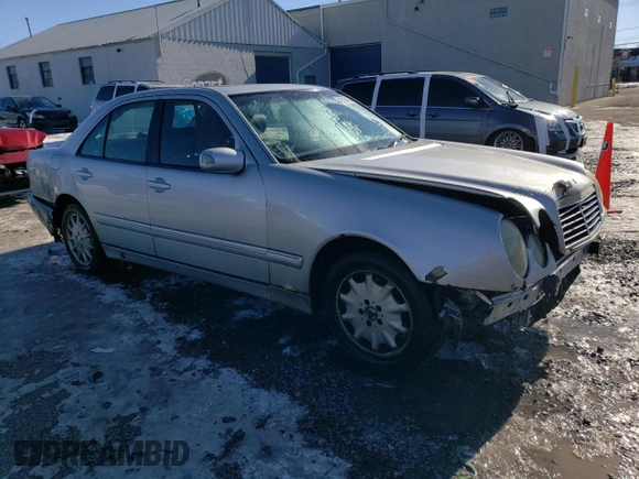2000 Mercedes-Benz E-Class with VIN WDBJF82J5YX030071, listed as a Copart auction lot 42430025 with 122,612 mi miles and Salvage Title. Bid and sale history available at carsss.com. Image 4.