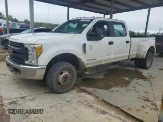 2017 Ford F-350 Lariat z VIN 1FT8W3DT8HEB20991, wystawiony jako Copart lot #51825345 z przebiegiem 366 177 mil mil oraz Czysty tytuł • Clean title. Historia ofert i sprzedaży dostępna na DreamBid. Obrazek 1.