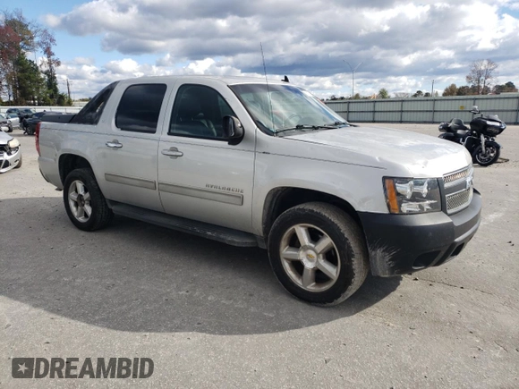 2010 Chevrolet Avalanche LT with VIN 3GNNCFE07AG243365, listed as a Copart auction lot 82130204 with 304,692 mi miles and Salvage Title. Bid and sale history available at carsss.com. Image 4.