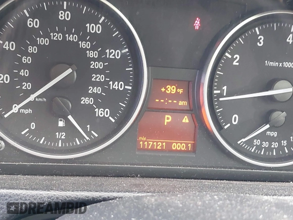 2008 BMW 3 Series 328i with VIN WBAVA37538NL52135, listed as a IAAI auction lot 41721538 with 117,121 mi miles. Bid and sale history available at carsss.com. Image 7.