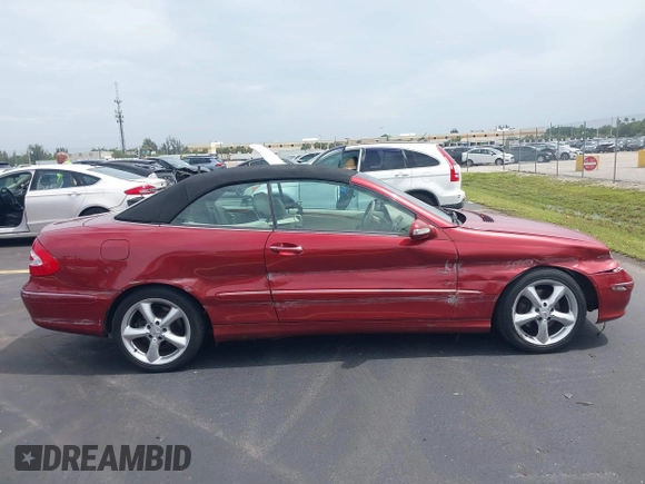 2005 Mercedes-Benz CLK 320 z VIN WDBTK65G05T040423, wystawiony jako IAAI lot #42645524 z przebiegiem 87 894 mil mil oraz . Historia ofert i sprzedaży dostępna na DreamBid. Obrazek 13.