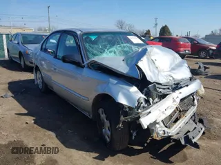 2000 Honda Civic VP with VIN 2HGEJ6618YH585926, listed as a IAAI auction lot 41773536 with 199,494 mi miles. Bid and sale history available at carsss.com. Image 1.