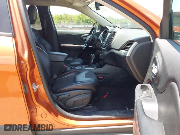 2016 Jeep Cherokee Trailhawk with VIN 1C4PJMBS6GW318035, listed as a IAAI auction lot 42652034 with 187,519 mi miles and . Bid and sale history available at DreamBid. Image 5.