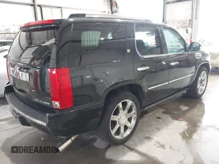 2009 Cadillac Escalade z VIN 1GYFK43569R108175, wystawiony jako IAAI lot #42131344 z przebiegiem 178 861 mil mil oraz . Historia ofert i sprzedaży dostępna na DreamBid. Obrazek 4.