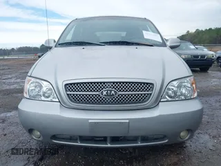 2004 Kia Sedona LX with VIN KNDUP131246567448, listed as a IAAI auction lot 41842992 with 231,424 mi miles. Bid and sale history available at carsss.com. Image 12.