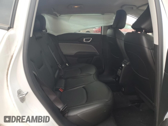 2022 Jeep Compass Latitude Lux z VIN 3C4NJDFB8NT208723, wystawiony jako Copart lot #59283325 z przebiegiem 16 861 mil mil oraz Szkoda całkowita • Salvage title. Historia ofert i sprzedaży dostępna na DreamBid. Obrazek 11.