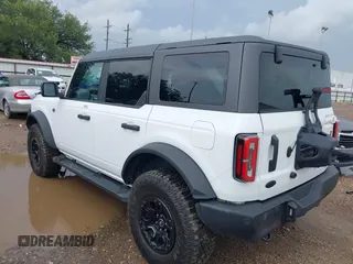 2023 Ford Bronco z VIN 1FMEE5DP2PLB16493, wystawiony jako IAAI lot #42507079 z przebiegiem 59 656 mil mil oraz . Historia ofert i sprzedaży dostępna na DreamBid. Obrazek 3.
