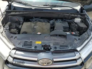 2018 Toyota Highlander SE with VIN 5TDKZRFH1JS537037, listed as a Copart auction lot 61818155 with 92,927 mi miles and Salvage title. Bid and sale history available at DreamBid. Image 12.