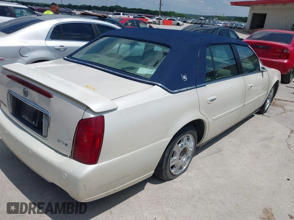 2002 Cadillac DeVille z VIN 1G6KD54Y42U206950, wystawiony jako IAAI lot #42189419 z przebiegiem 98 150 mil mil oraz . Historia ofert i sprzedaży dostępna na DreamBid. Obrazek 4.