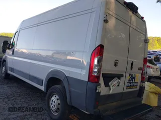2015 Ram ProMaster Cargo z VIN 3C6TRVDG5FE520998, wystawiony jako IAAI lot #42041239 z przebiegiem 203 263 mil mil oraz . Historia ofert i sprzedaży dostępna na DreamBid. Obrazek 3.