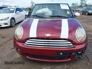 2009 MINI Hardtop z VIN WMWMF33599TW72771, wystawiony jako IAAI lot #42225326 z przebiegiem 94 014 mil mil oraz . Historia ofert i sprzedaży dostępna na DreamBid. Obrazek 6.