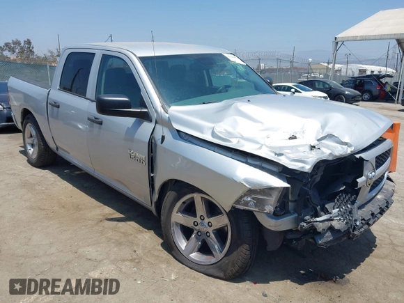 2015 Ram 1500 Express z VIN 1C6RR6KGXFS605044, wystawiony jako IAAI lot #42476988 z przebiegiem 100 498 mil mil oraz . Historia ofert i sprzedaży dostępna na DreamBid. Obrazek 1.