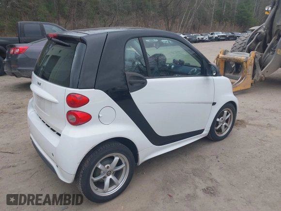 2014 Smart fortwo Pure with VIN WMEEJ3BA2EK779506, listed as a IAAI auction lot 42048566 with 26,102 mi miles and . Bid and sale history available at DreamBid. Image 4.