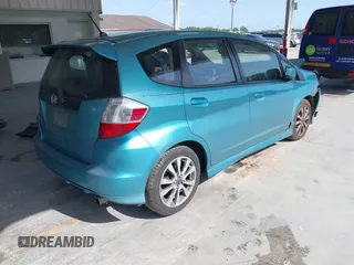 2013 Honda Fit Sport z VIN JHMGE8H54DC026019, wystawiony jako IAAI lot #42125500 z przebiegiem 139 285 mil mil oraz . Historia ofert i sprzedaży dostępna na DreamBid. Obrazek 4.