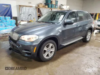 2011 BMW X5 35d z VIN 5UXZW0C51BL656768, wystawiony jako Copart lot #50293015 z przebiegiem 134 356 mil mil oraz Szkoda całkowita • Salvage title. Historia ofert i sprzedaży dostępna na DreamBid. Obrazek 1.