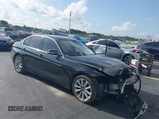 2013 BMW 3 Series 328i xDrive с VIN WBA3B3C59DJ810112, выставлен на аукционе IAAI как лот 42457122 с пробегом 117 568 миль миль и . История ставок и продаж доступна на DreamBid. Изображение 1.