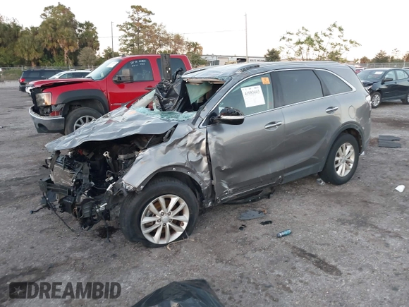 2017 Kia Sorento LX with VIN 5XYPG4A38HG272425, listed as a IAAI auction lot 41083603 with 105,537 mi miles. Bid and sale history available at carsss.com. Image 17.