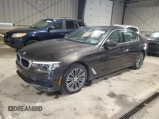 2019 BMW 5 Series 540i xDrive z VIN WBAJE7C54KWD55016, wystawiony jako Copart lot #56281805 z przebiegiem 49 623 mil mil oraz Szkoda całkowita • Salvage title. Historia ofert i sprzedaży dostępna na DreamBid. Obrazek 1.