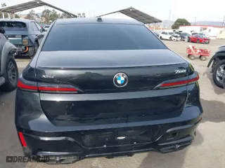 2023 BMW 7 Series 760i xDrive with VIN WBA33EJ02PCL90220, listed as a IAAI auction lot 41042194 with 1 mi miles. Bid and sale history available at carsss.com. Image 17.