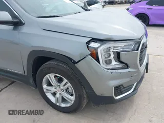 2024 GMC Terrain SLE z VIN 3GKALMEG7RL263549, wystawiony jako IAAI lot #42055302 z przebiegiem 8 023 mil mil oraz . Historia ofert i sprzedaży dostępna na DreamBid. Obrazek 20.