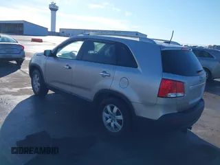 2012 Kia Sorento LX with VIN 5XYKTDA2XCG296490, listed as a IAAI auction lot 41660765 with 200,000 mi miles. Bid and sale history available at carsss.com. Image 3.