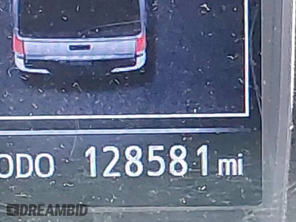 2020 Toyota Tacoma SR5 z VIN 5TFCZ5AN9LX216032, wystawiony jako IAAI lot #41448197 z przebiegiem 128 581 mil mil oraz . Historia ofert i sprzedaży dostępna na DreamBid. Obrazek 16.