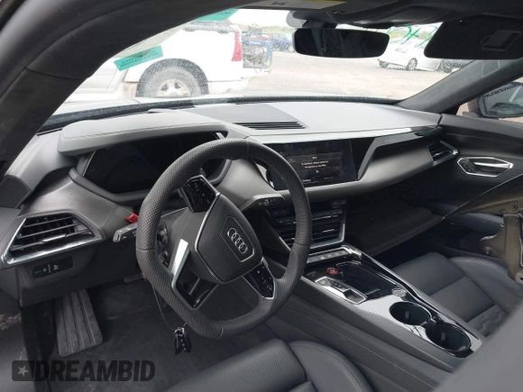 2024 Audi e-tron GT Prestige z VIN WAUEJBFW6R7002606, wystawiony jako IAAI lot #41797047 z przebiegiem 6 184 mil mil oraz . Historia ofert i sprzedaży dostępna na DreamBid. Obrazek 24.