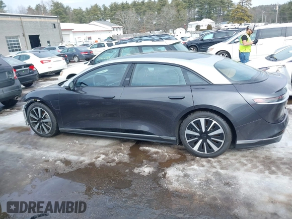2023 Lucid Air Grand Touring z VIN 50EA1GBA6PA005316, wystawiony jako IAAI lot #41591359 z przebiegiem 4571 mil mil oraz . Historia ofert i sprzedaży dostępna na DreamBid. Obrazek 15.