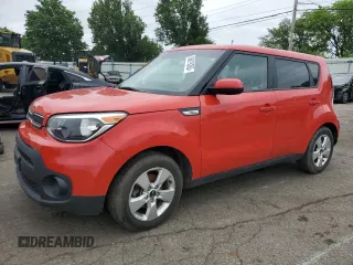 2019 Kia Soul z VIN KNDJN2A21K7006420, wystawiony jako Copart lot #58619365 z przebiegiem 162 947 mil mil oraz Czysty tytuł • Clean title. Historia ofert i sprzedaży dostępna na DreamBid. Obrazek 1.
