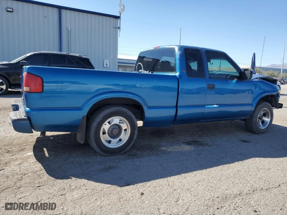 2001 GMC Sonoma SLS w/1SF Pkg with VIN 1GTCS195618128435, listed as a Copart auction lot 72036804 with 181,151 mi miles and Salvage Title. Bid and sale history available at carsss.com. Image 3.